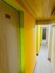 Gallery image of Milano Cabin Stay & Dormitory in Mumbai +5 photos