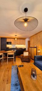 a living room with a couch and a table at Appartement cosy - proche des pistes in La Chapelle-dʼAbondance