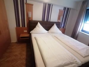 Afbeelding uit fotogalerij van zum kleinen Reichstag in Moers