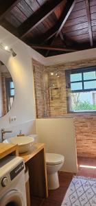Ένα μπάνιο στο Casas rurales LAS TIAS I