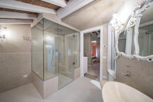 Kúpeľňa v ubytovaní Regia Rosetta - Royal Rooms Borghetto