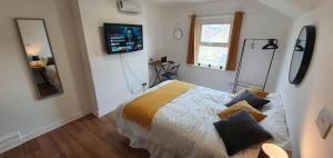 Gallery image of Inner-City Apartments - Basic Amenites in Cardiff