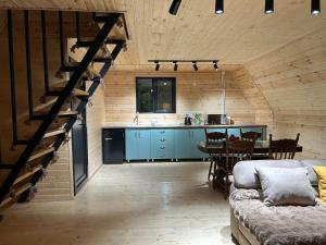 Kép Kazbegi cottage kide- ყაზბეგში კოტეჯი კიდე szállásáról Kazbegi városában a galériában