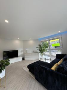 a living room with a couch and a flat screen tv at Moderne Ferienwohnung in Sigmaringen in Sigmaringen