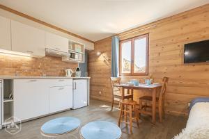a kitchen and dining room with a table and chairs at Côté-Bourget 3 pers LA BELLE PLINIER proche La Norma Aussois in Villarodin-Bourget