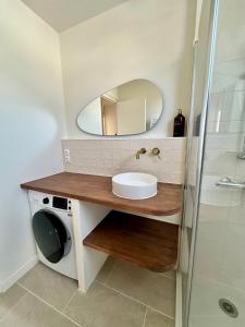 a bathroom with a sink and a washing machine at Charmante Maison avec Terrasse in Angers +29 photos