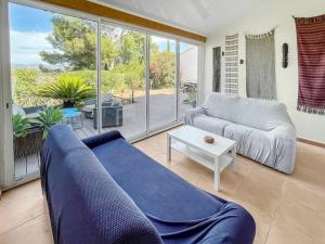 Χώρος καθιστικού στο Villa moderne vue mer et collines aux Portes des Calanques