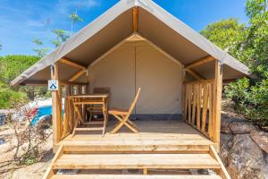 Patio nebo venkovní prostory v ubytování Camping Rondinara + 32 fotografií