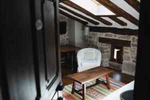 Posezení v ubytování Hotel Rural LATORRIÉN DE ANE