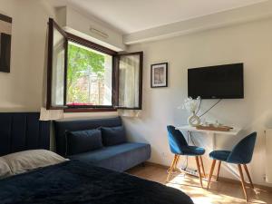 Μια τηλεόραση ή/και κέντρο ψυχαγωγίας στο Studio Cosy à 20 min de Paris