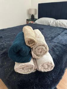 Ένα ή περισσότερα κρεβάτια σε δωμάτιο στο Studio Cosy à 20 min de Paris