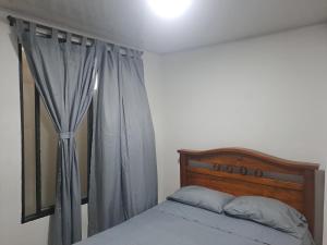 Una cama o camas en una habitación de Apto 1
