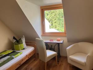 Posezení v ubytování Grünlasmühle + 37 fotografií