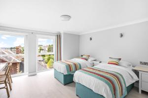 Waters Edge Hotel Torquay客房内的一张或多张床位