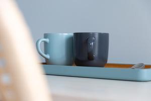 Waters Edge Hotel Torquay的咖啡和沏茶工具