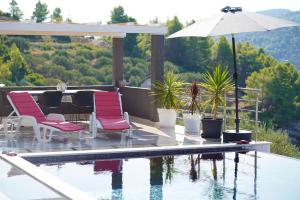 Γενική θέα στο βουνό ή θέα στο βουνό από  αυτή η βίλα +9 φωτογραφίες