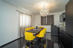 Η κουζίνα ή μικρή κουζίνα στο Villa Antonijo