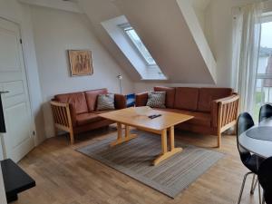 Ruang duduk di Løkken centrum ferielejlighed-apartment 1 st floor