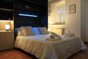 a bedroom with a large bed with towels on it at Terrace44 Oasi di pace e relax nel cuore di Trieste in Trieste