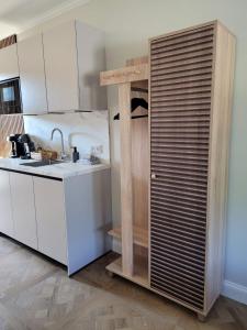Η κουζίνα ή μικρή κουζίνα στο Luxe kamer Langendam 48 met privé terras