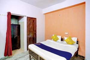 Letto o letti in una camera di SPOT ON Raj Hotel Vip Near Worlds Of Wonder