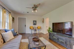 a living room with a couch and a flat screen tv at Bohemian Retreat Sleeps 6, two miles from Broadway! in Nashville
