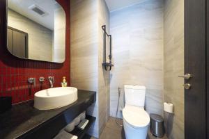 Koupelna v ubytování EDGE Central Pattaya City Ocean View 16 floor + 18 fotografií