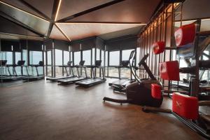 Fitness centrum a/nebo fitness zařízení v ubytování EDGE Central Pattaya City Ocean View 16 floor
