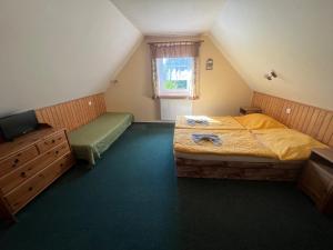 Postel nebo postele na pokoji v ubytování Chalupa Na stráni
