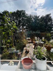 Κήπος έξω από το Bournemouth. Private Self Contained space.
