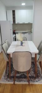 Kuchyň nebo kuchyňský kout v ubytování Apartment Vuchkovi