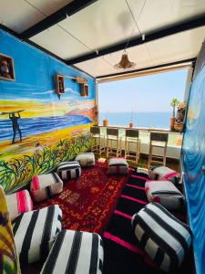 Posezení v ubytování Sunrise Hostel Taghazout