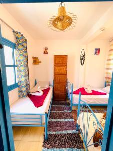 Postel nebo postele na pokoji v ubytování Sunrise Hostel Taghazout + 14 fotografií