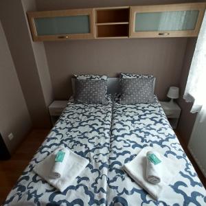 a bedroom with a bed with towels on it at Apartament Dunikowskiego 57m2 in Lublin