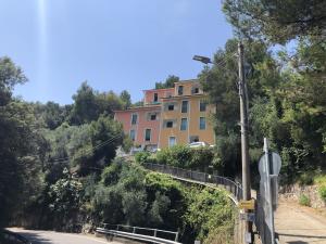 a building on a hill next to a road at CaseMaggi Poets Bay Terrace in Portovenere