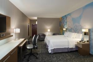 Postel nebo postele na pokoji v ubytování Courtyard by Marriott Scranton Montage Mountain