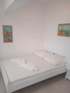 Postel nebo postele na pokoji v ubytování Kalymnos Platy Gialos Mousellis Makis Apartments