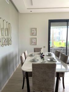Φωτογραφία από το άλμπουμ του Exceptional Beachfront apartment in El Mansouria σε Pont Blondin