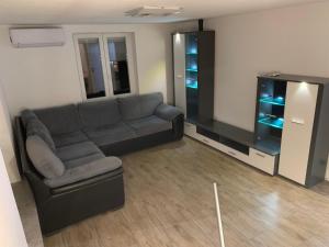 a living room with a couch and a flat screen tv at Klimatisierte Ferienwohnung in Balingen