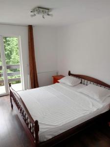 a large bed in a bedroom with a window at Cabana de închiriat la Colibița Straciorul in Colibiţa