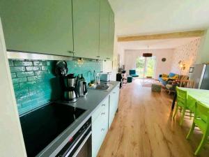Η κουζίνα ή μικρή κουζίνα στο Ferienhaus Meeblume