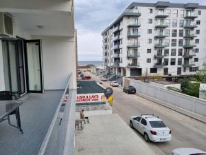 a white car parked on the balcony of a building at Apartament Andreea 15 in Mamaia Nord
