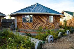 Κήπος έξω από το Rhino Cottages & Retreat