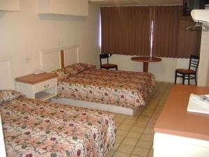 Postel nebo postele na pokoji v ubytování Hotel León