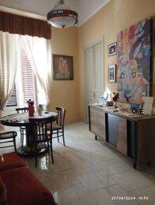 A seating area at La casa di Nanà in centro