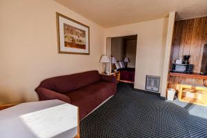Kuchyň nebo kuchyňský kout v ubytování Four Winds Motel
