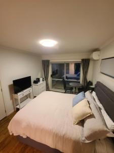 Gallery image of Queen Bedroom in Ruawaro