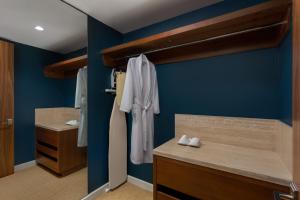 Cama ou camas em um quarto em The Santa Maria, a Luxury Collection Hotel & Golf Resort, Panama City