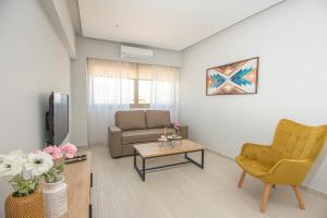 TV a/nebo společenská místnost v ubytování Mylos Modern Apartments,By Idealstay Experience