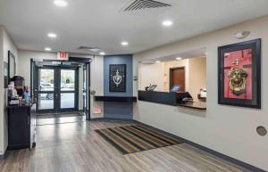 an empty lobby with a waiting area with a reception desk at Extended Stay America Select Suites - Milwaukee - Waukesha in Waukesha